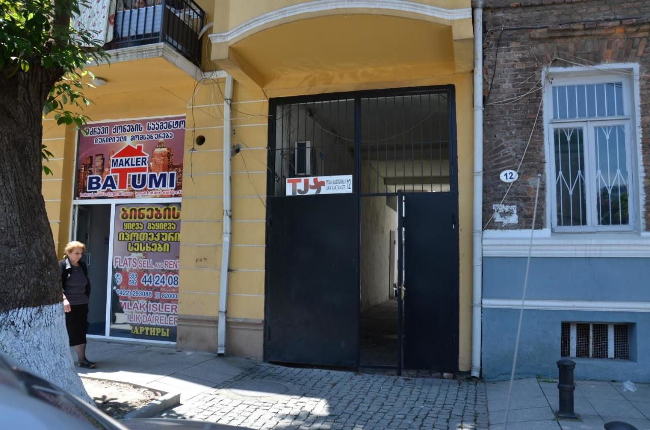 Хостелы TJ+ Hostel Батуми-15