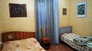 Хостелы TJ+ Hostel Батуми Стандартный двухместный номер с 2 отдельными кроватями-10