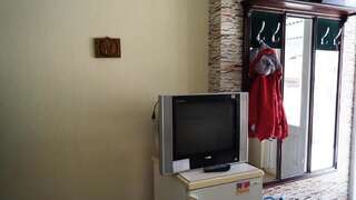 Хостелы TJ+ Hostel Батуми Односпальная кровать в общем номере с 4 кроватями-1