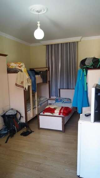 Хостелы TJ+ Hostel Батуми Односпальная кровать в общем номере с 4 кроватями-2