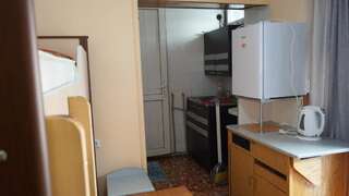 Хостелы TJ+ Hostel Батуми Двухместный номер эконом-класса с 2 отдельными кроватями-3
